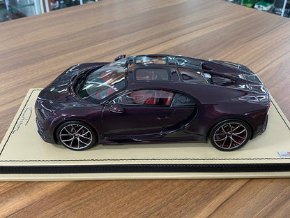 ★ 1/18 MR Collection Bugatti Chiron Sky View – Red Carbon / Black – Limited Edition