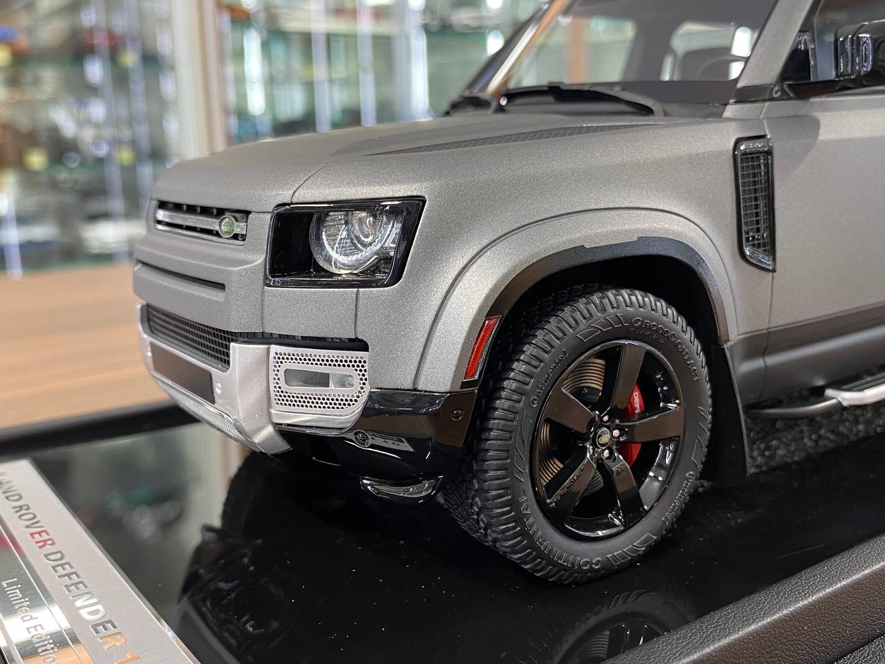 1/18 Resin MotorHelix Land Rover Defender 110 Matt Grey  Limited 50 pcs