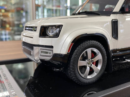 1/18 Resin MotorHelix Land Rover Defender 110 Pearl White Limited 50 pcs