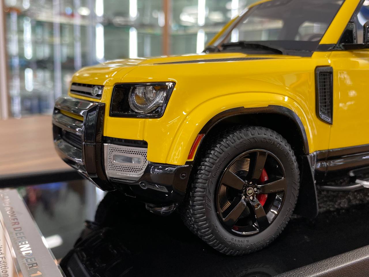 1/18 Resin MotorHelix Land Rover Defender 110 Desert Yellow Limited 50 pcs