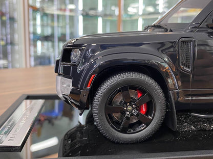 1/18 Resin MotorHelix Land Rover Defender 110 Gloss Black Limited 50 pcs