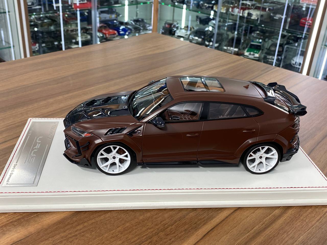 1/18 Resin Lamborghini Urus MANSORY Davis & Giovanni Gloss Brown