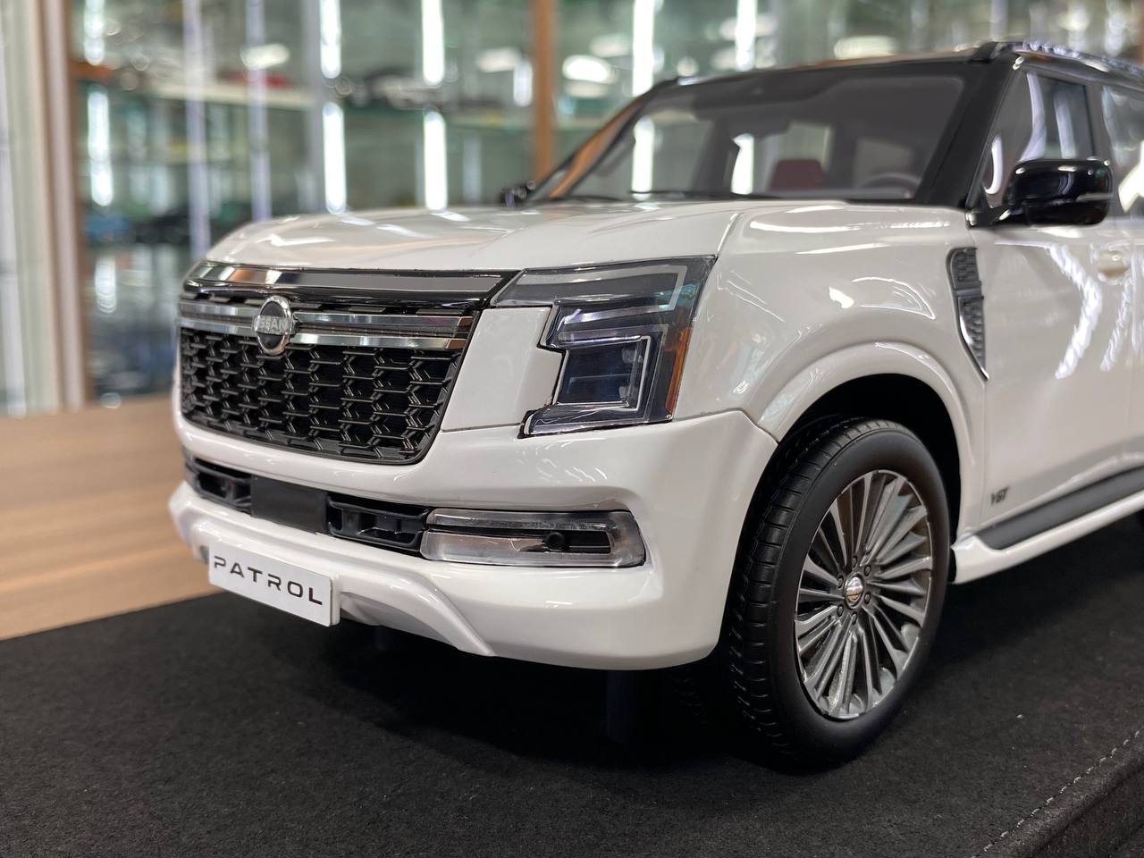 ★[Pre-Order | Delivery Sep 2025] 1/18 Diamand Nissan Patrol Y63  Premium – Grey – Limited Edition 50 pcs