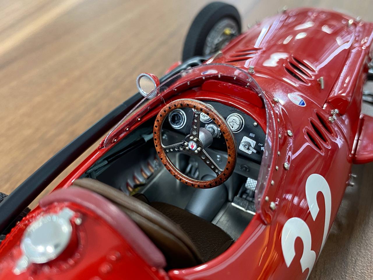 CMC Maserati 250 F GP Monaco, 1957 Sieger J.M Fangio, Start Nr. 32 [1/18 Red Diecast]