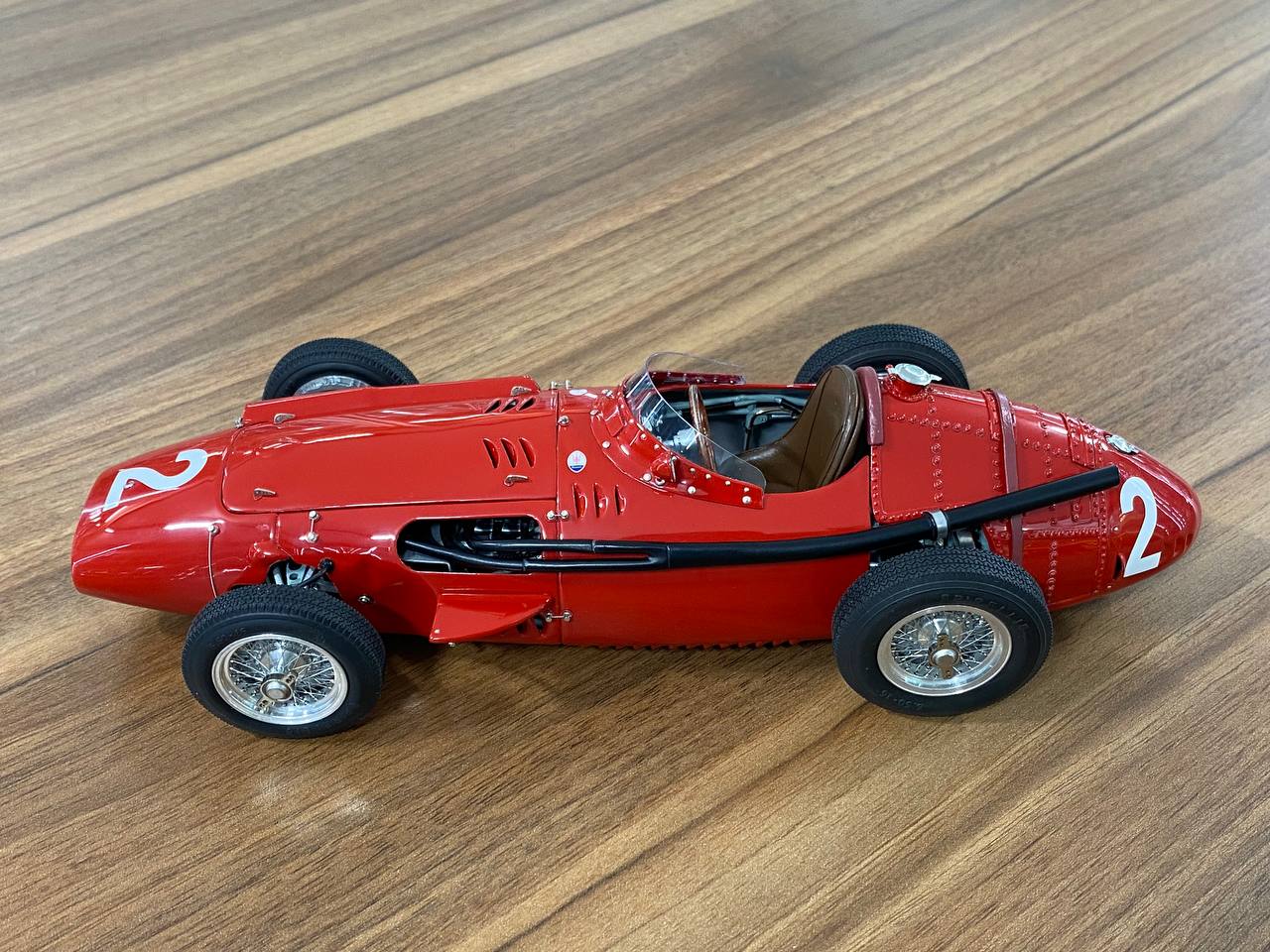 CMC Maserati 250 F GP Frankreich 1957, Winner JM. Fangio #2 [1/18 Diecast]