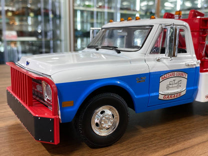 1/18 Diecast Chevrolet C-30 White and Red Model Car by Green Light