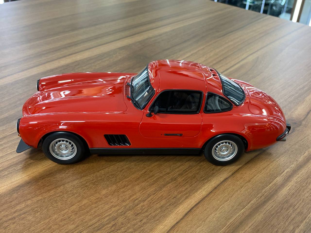 1/18 Mercedes-Benz AMG 300SL Red Model Car by Otto