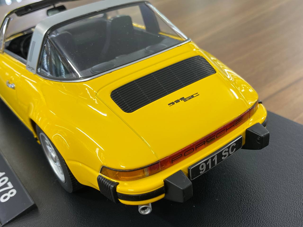 1/18 Porsche 911 SC Targa 1978 Yellow - KK Models