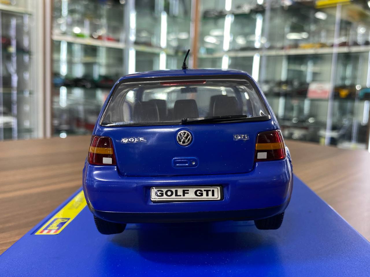 1/18 Diecast Volkswagen Golf GTI 1998 Blue Revell