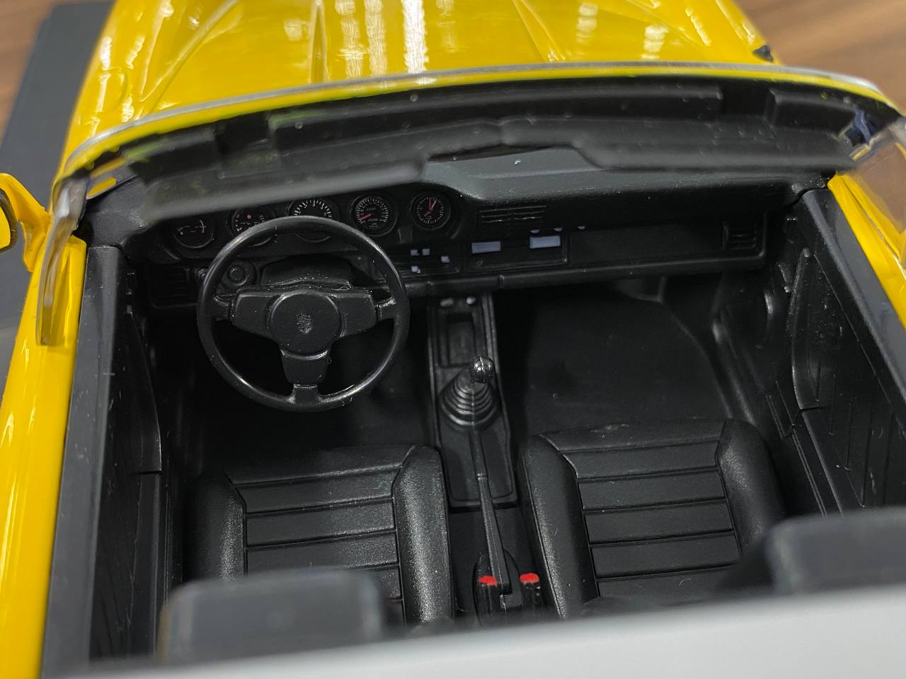 1/18 Porsche 911 SC Targa 1978 Yellow - KK Models