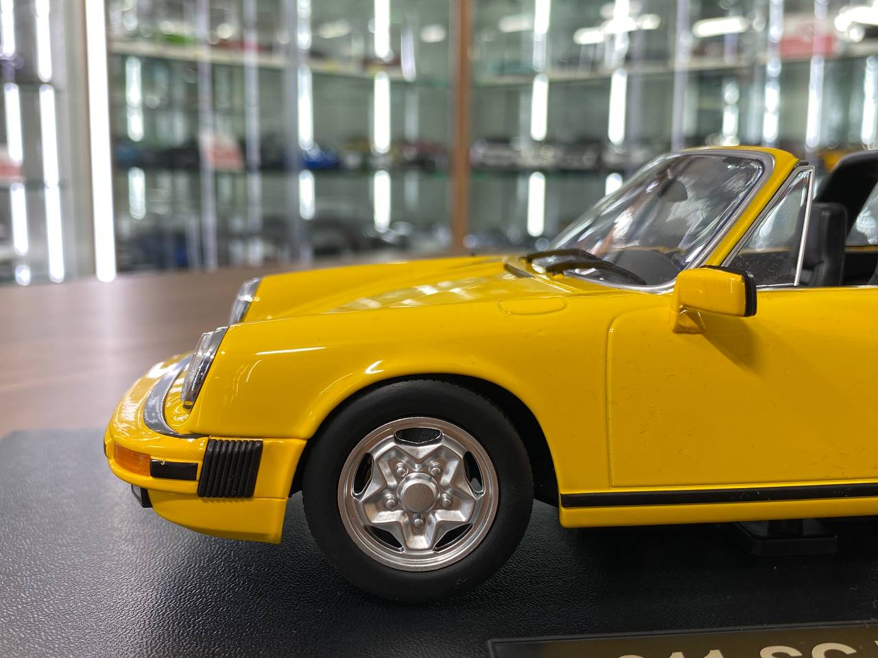1/18 Porsche 911 SC Targa 1978 Yellow - KK Models