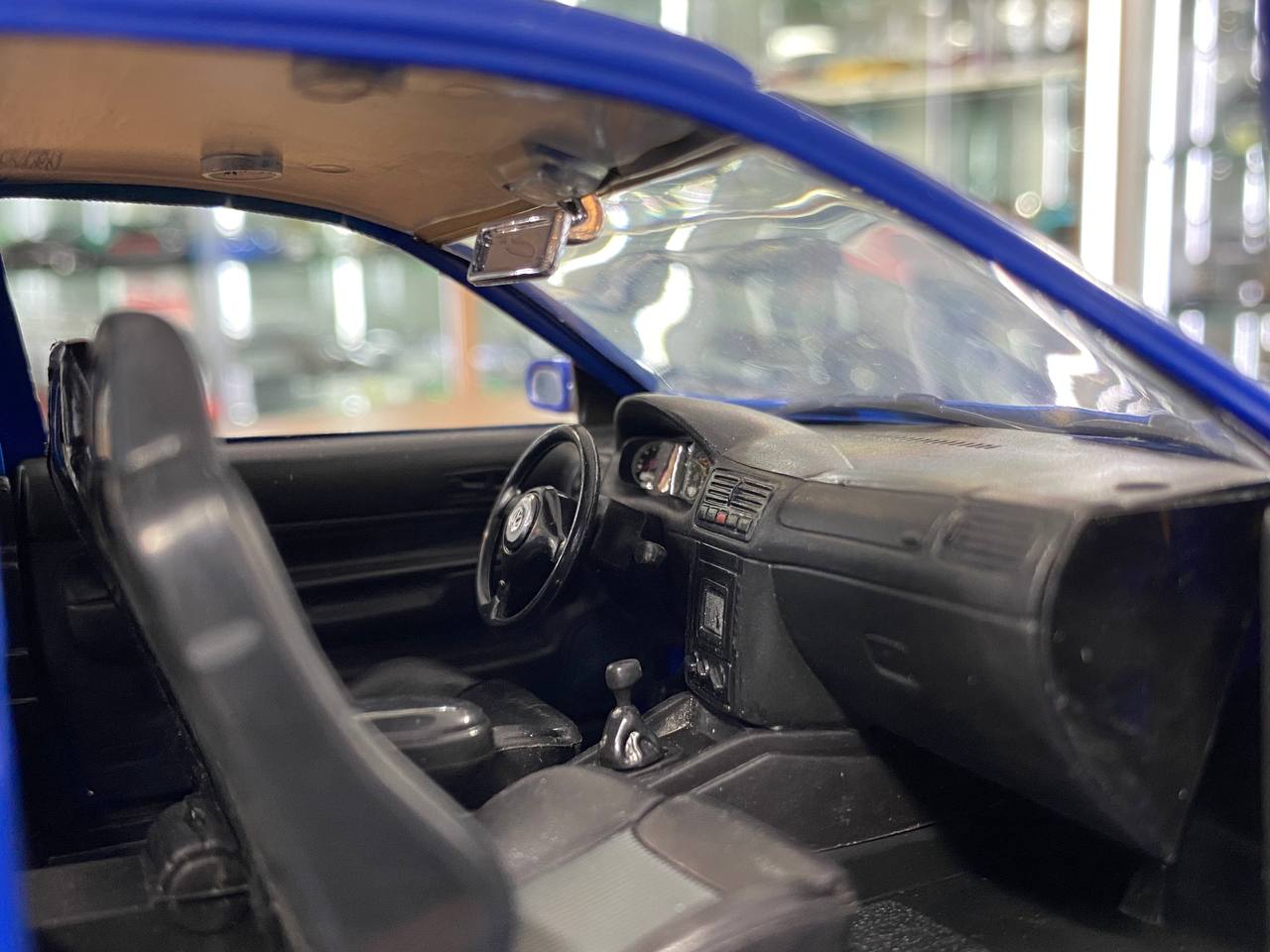 1/18 Diecast Volkswagen Golf GTI 1998 Blue Revell