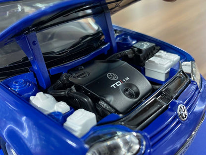 1/18 Diecast Volkswagen Golf GTI 1998 Blue Revell