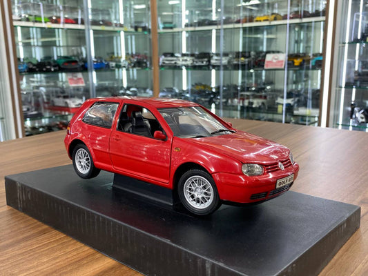 1/18 Diecast Volkswagen Golf GTI 1998 Revell in Red