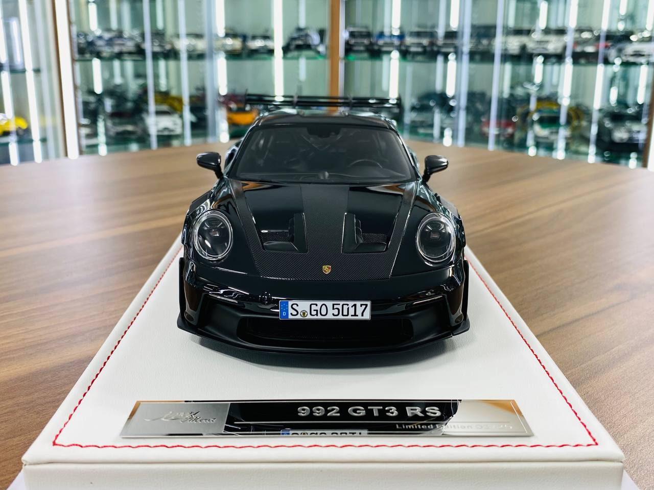 Ivy Model 1/18 Porsche 911 992 GT3 RS Weissach – Matt Black/Red Wheels, Limited to 25 Pcs