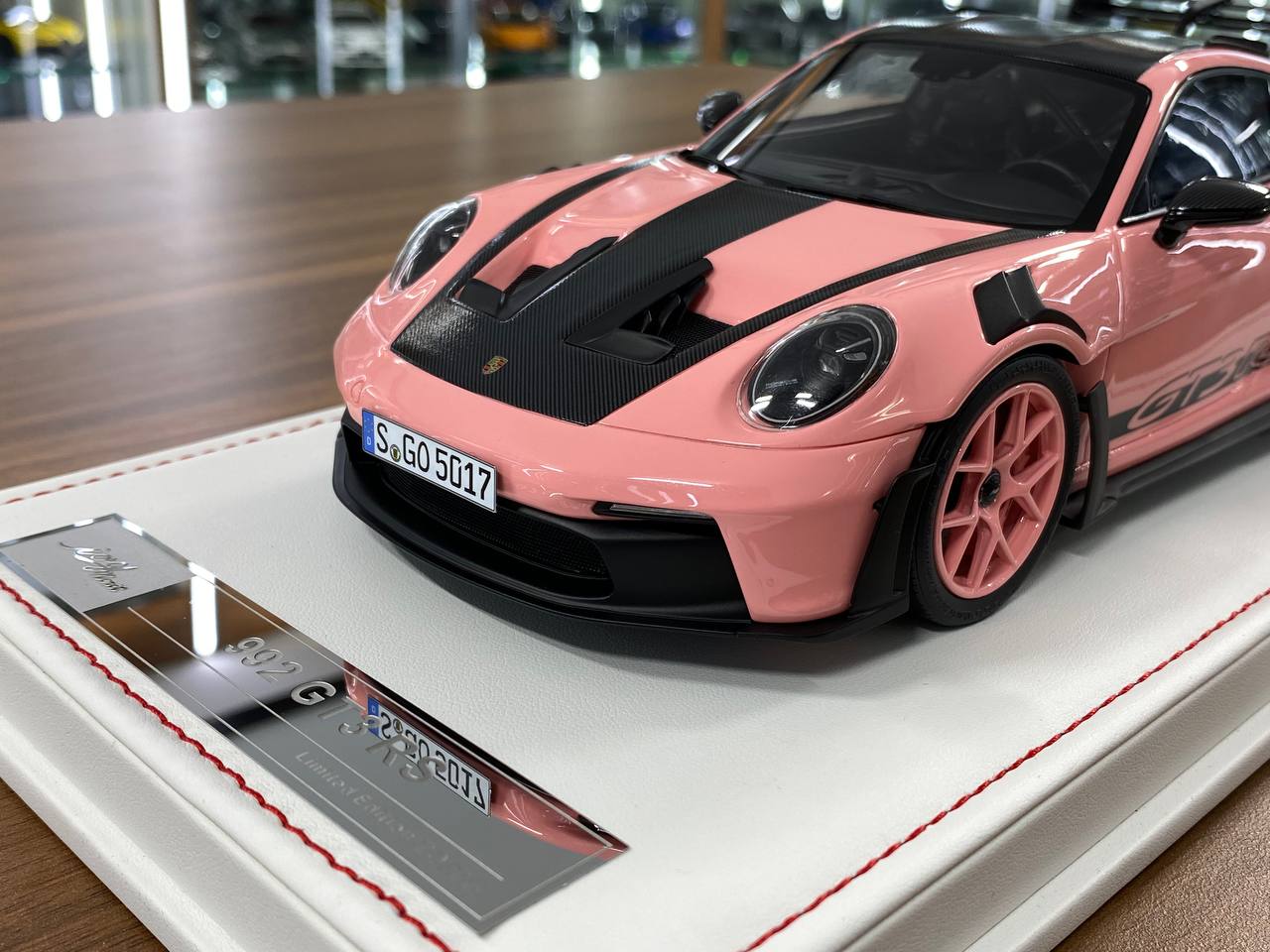 Ivy Model 1/18 Porsche 911 992 GT3 RS Weissach – Pink Sakura, Limited to 25 pcs.
