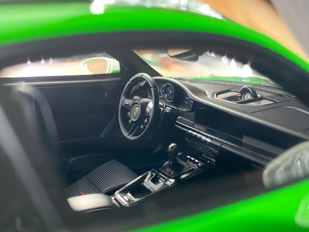 Ivy Model 1/18 Porsche 911 992 GT3 RS Weissach – Python Green with White Wheels, Limited to 20 Pcs