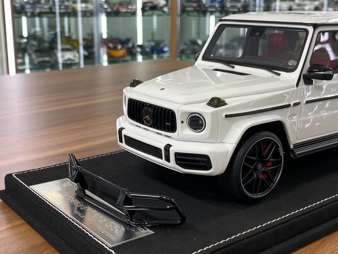 1/18 Resin Model - Mercedes-Benz AMG G63 with Removable Grill (White/Red Interior)