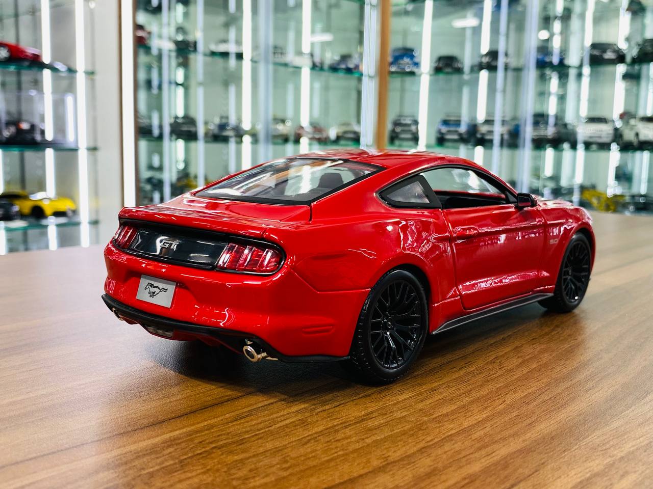 1/18 Diecast Full opening  Maisto Ford Mustang 2015 in Red