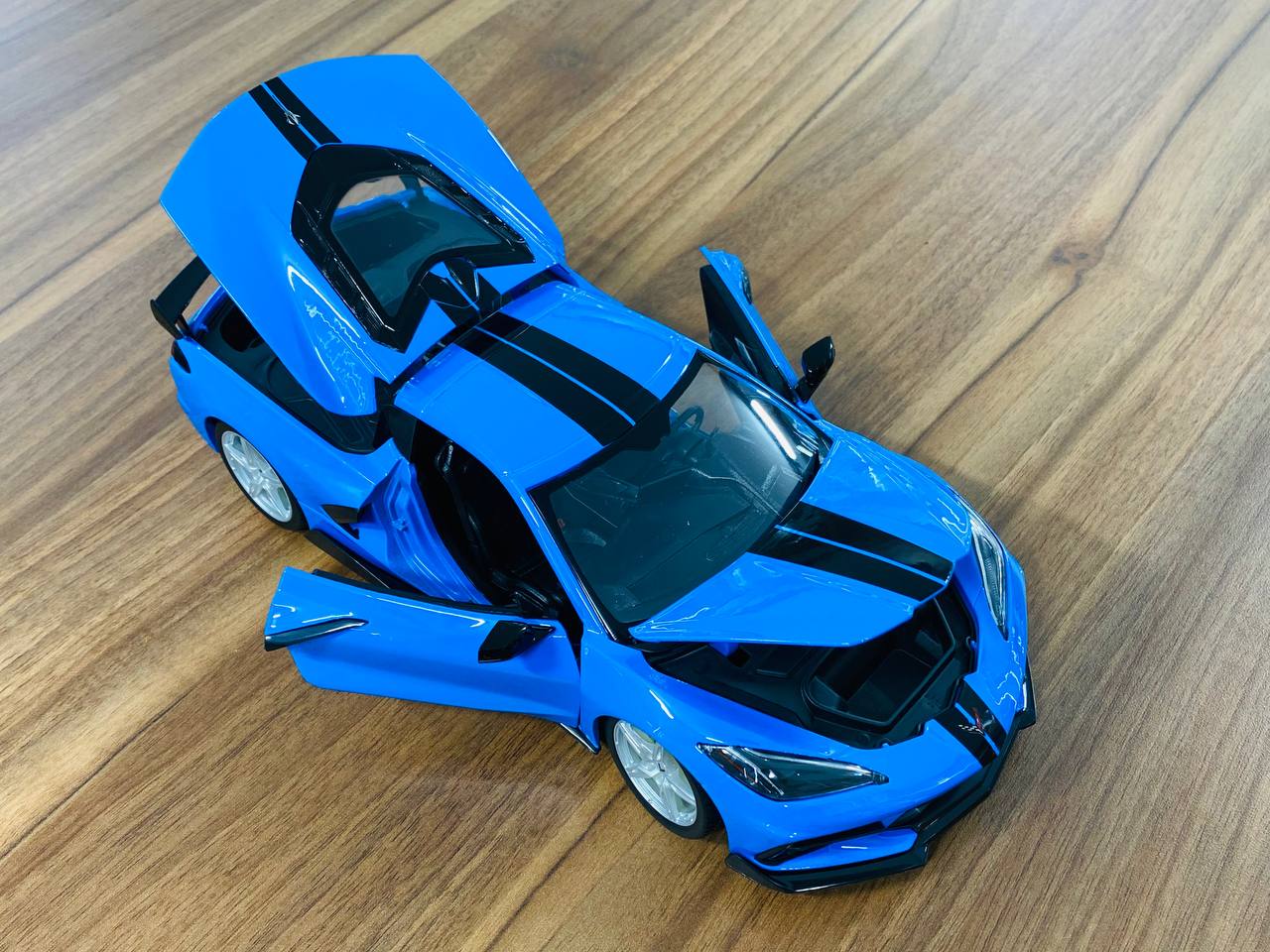 1/18 Diecast Full opening  Maisto Chevrolet Corvette Stingray Coupe 2020 Blue