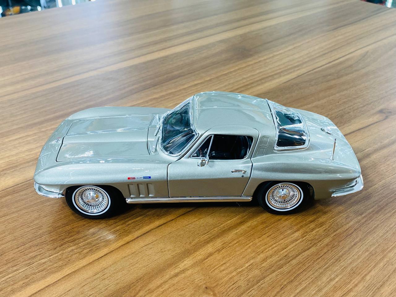 1/18 Diecast Maisto Chevrolet Corvette 1965 Silver