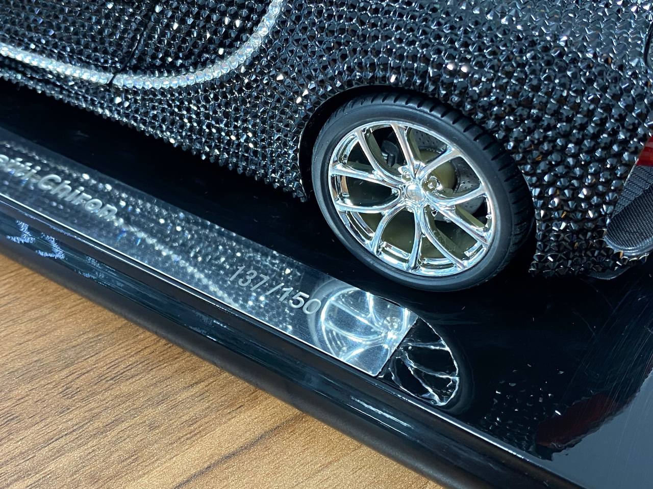 1/18 Diecast Bugatti Chiron Swarovski Crystal Limited Edition (137 out of 150) Bburago
