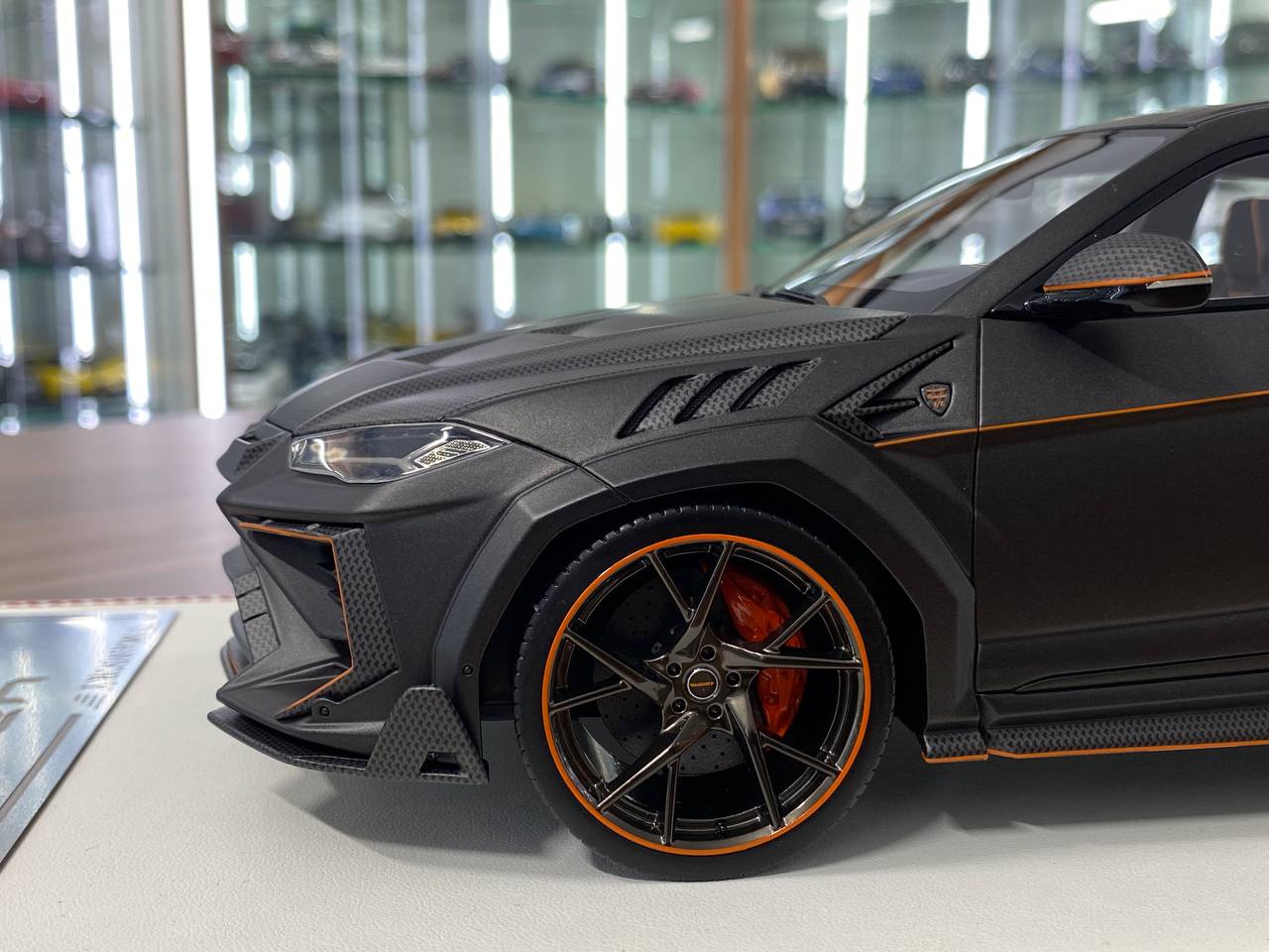 1:18 Resin Model - Davis & Giovanni Lamborghini URUS Mansory