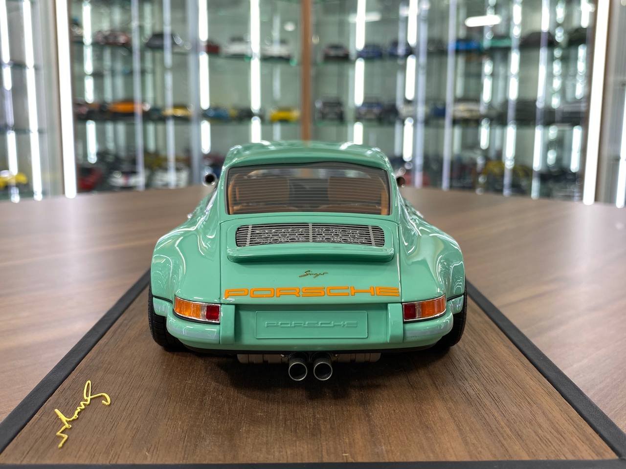 1/18 Porsche Singer 911 Timothy & Pierre in Tiffany