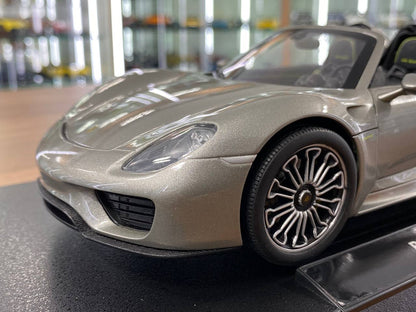 1/18 Welly Metal Diecast - Porsche 918 Spyder in Grey (opening doors)