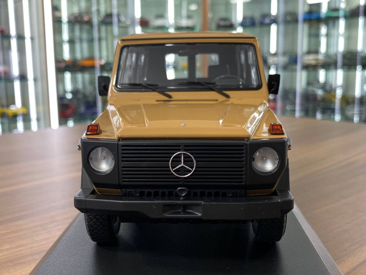 1/18 Diecast Minichamps Mercedes-Benz G-Model (LWB) 1980 Beige