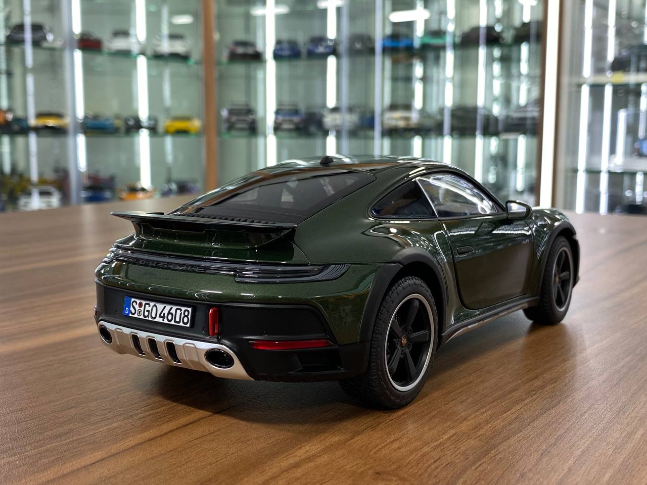 1/18 diecast metal Norev Porsche 911 Dakar 2023 in Oak-green metallic