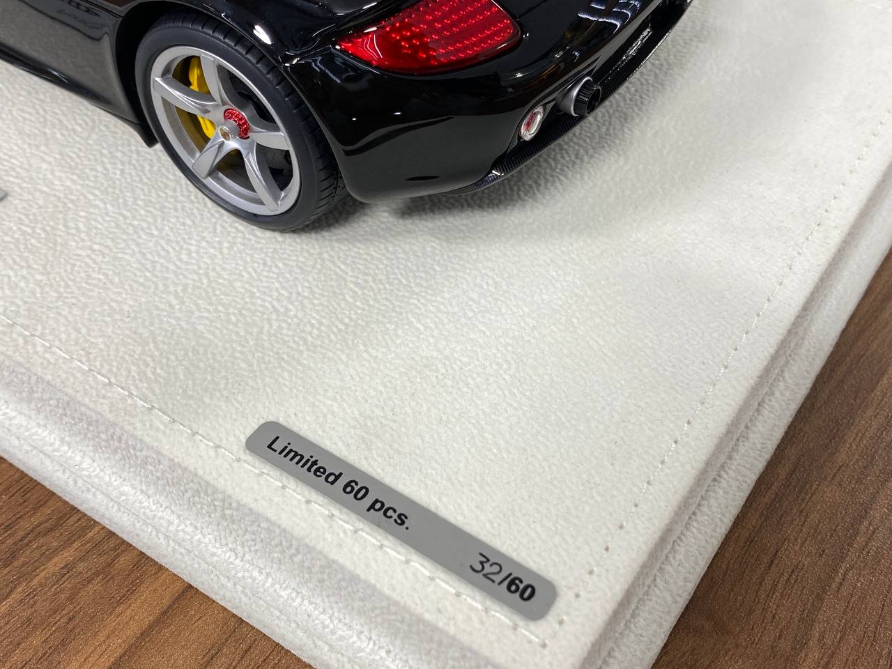 1:18 Resin Model  – Make Up Porsche Carrera GT (2004) Black Limited 60 pcs