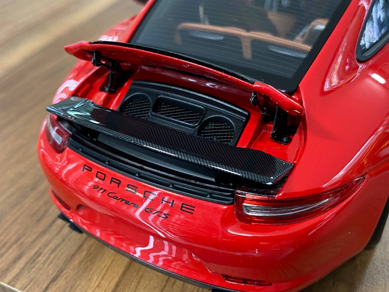 1:18 Diecast Full Opening – NSL Model Porsche 911 Carrera GTS Red Supreme / White Wheels – Limited 299
