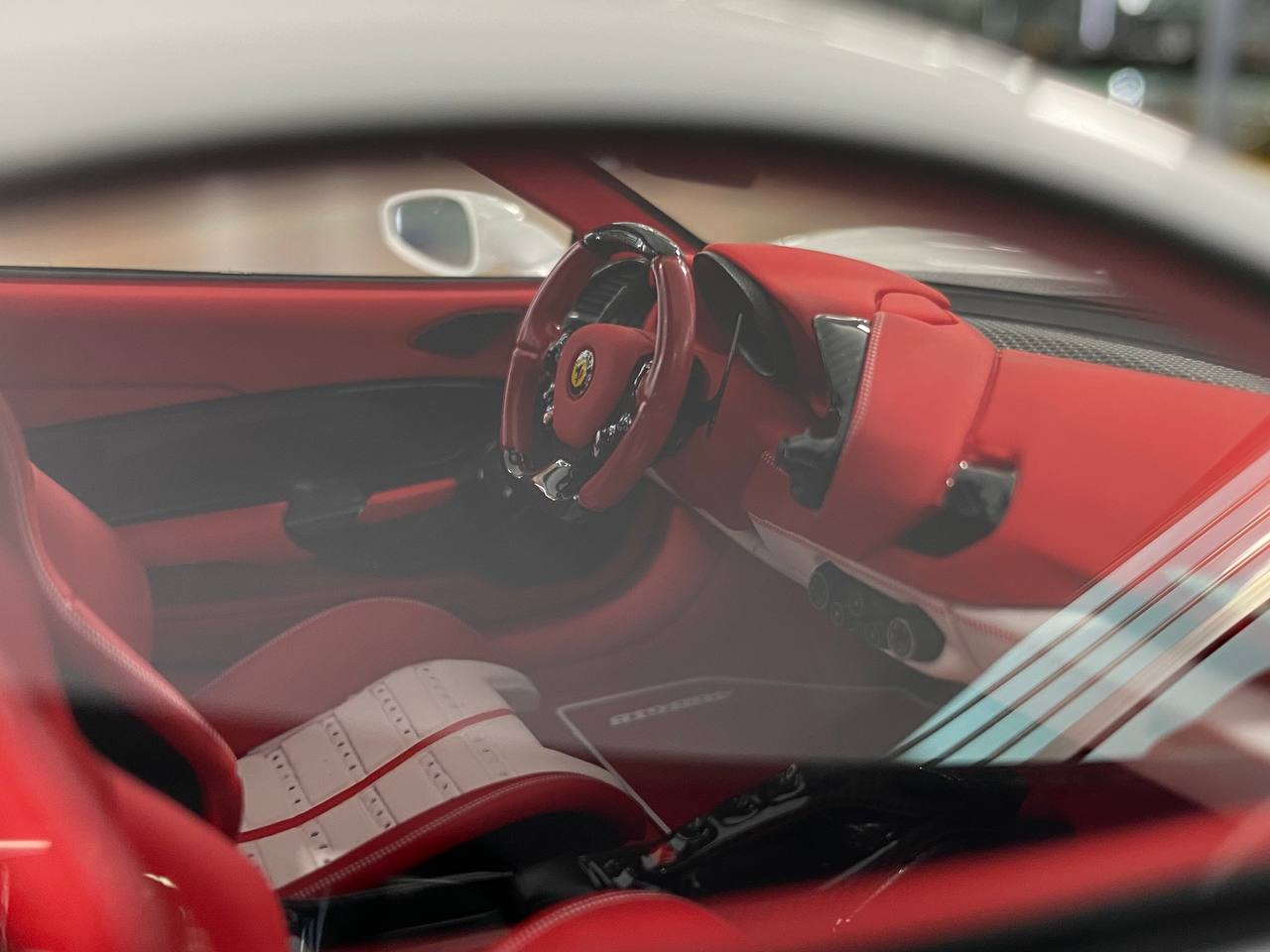 1:18 Resin Model – Davis & Giovanni Ferrari 488 GTB N-Largo – Pearl White Italia Stripe – Limited 6 pcs