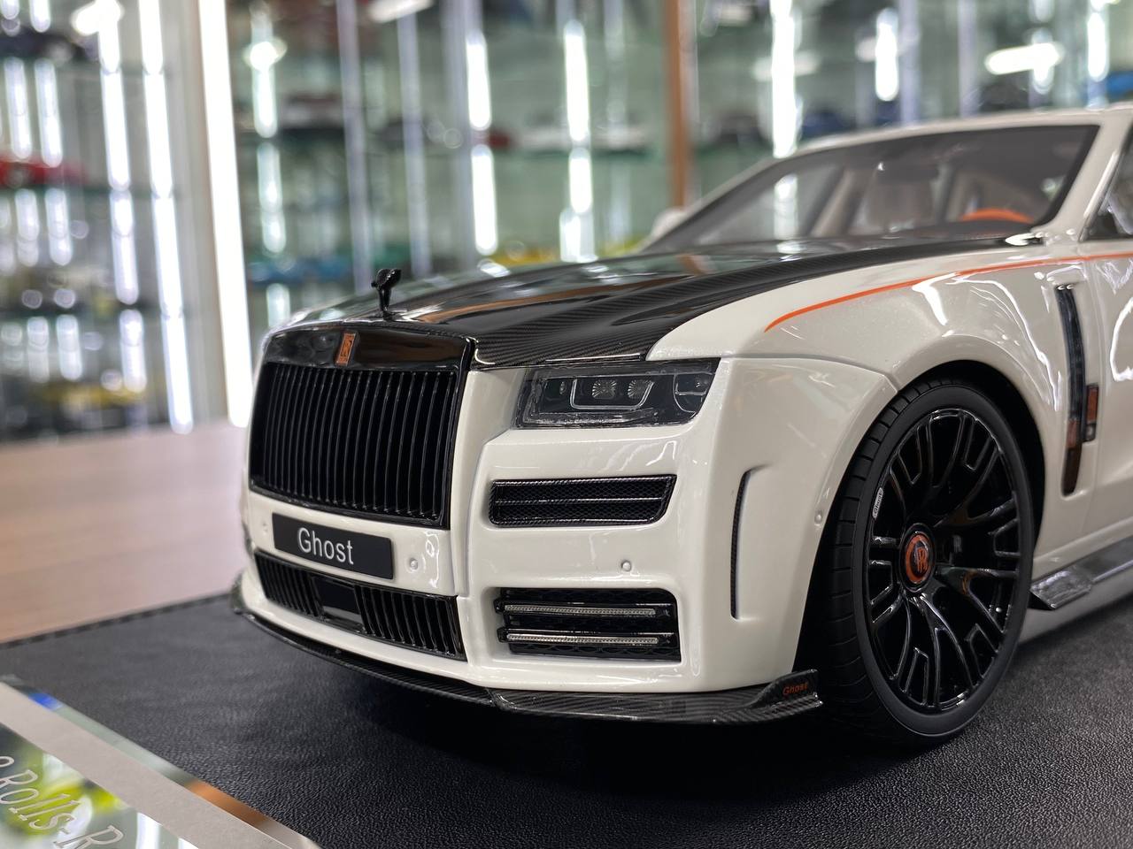 1/18 Resin  – VMB Model  Rolls Royce Ghost White/ Carbon Fiber hood Limited- 99 pcs