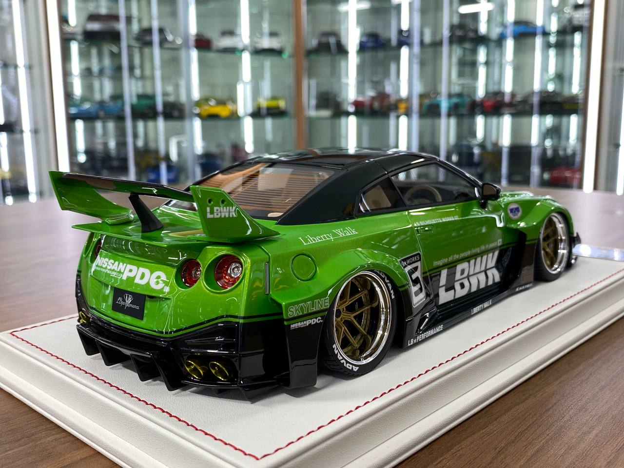 1/18 Resin  – Davis & Giovanni Nissan R35 GT-RR LBWK Metallic pearl green / dark green with decals Limited- 6 pcs