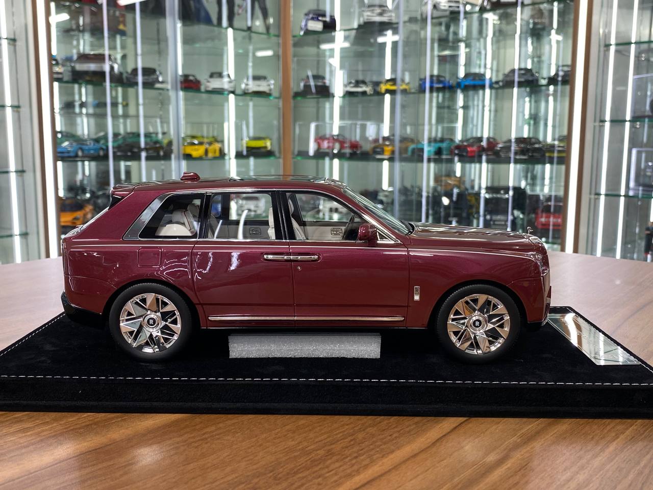 1/18 Resin H&H Rolls Royce Cullinan Series II Wildberry Rose Ltd.Edn.30pcs