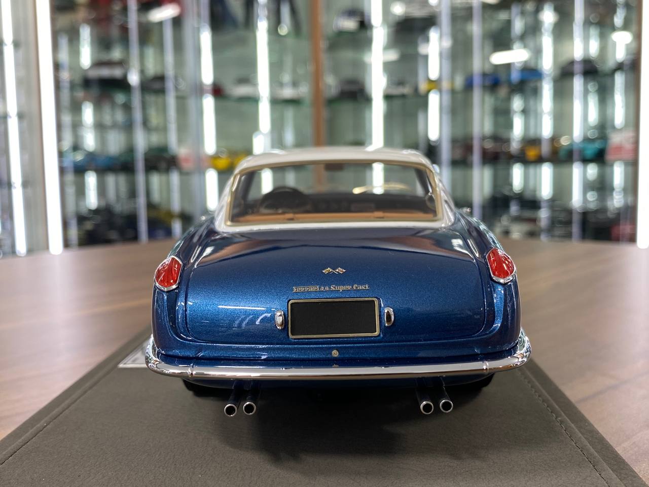 1/18 Resin Model – BBR Deluxe Ferrari Superfast 4.9 (1957) Metallic Light Blue / White Limited Edition: 500 pcs