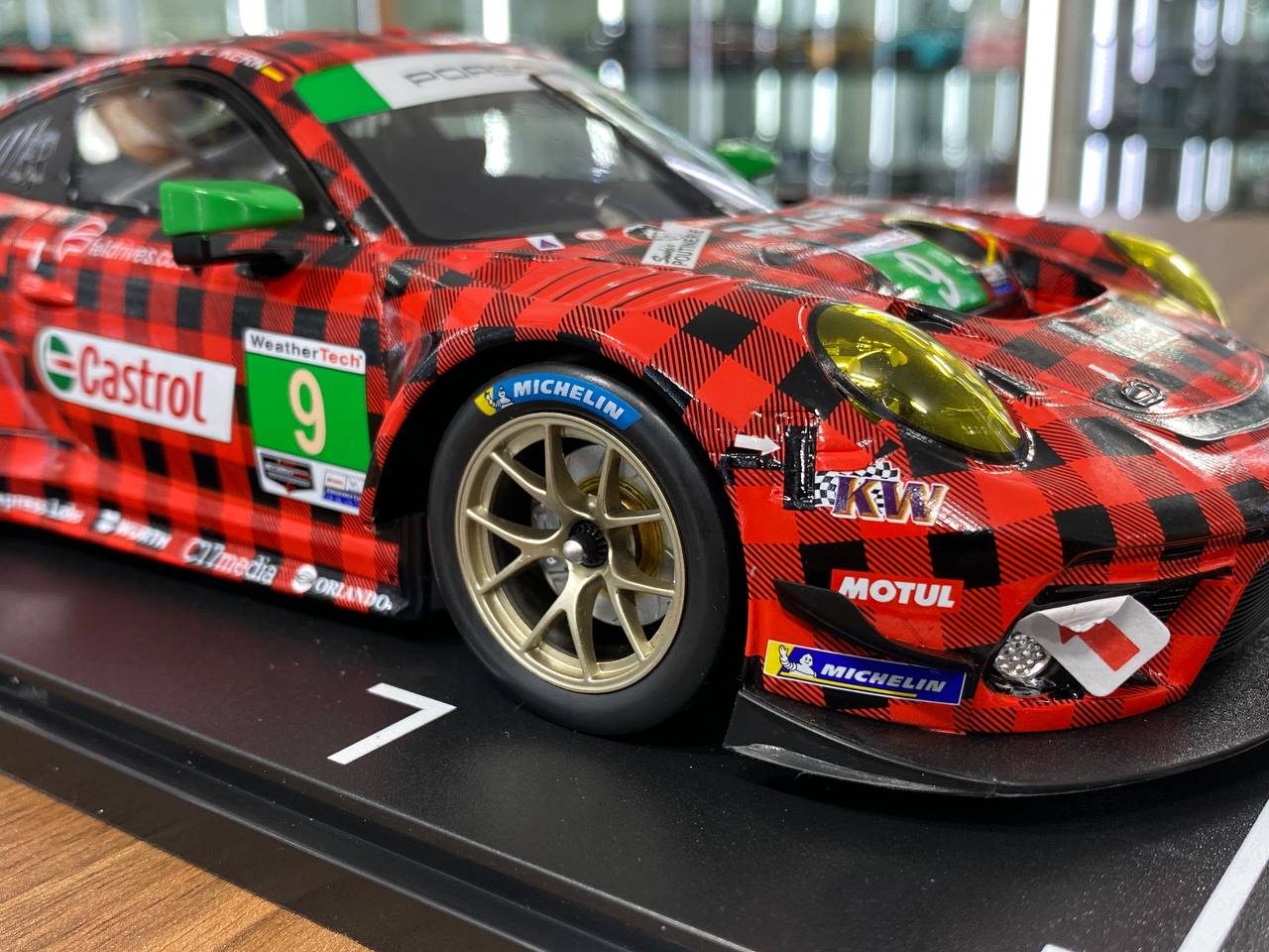 1/18 Diecast  ixo Models PORSCHE 911 GT3 R #9 S. Hargrove / L. Kern / D. Olsen / Z. Robichon 24h Daytona 2019 Racing Red / green