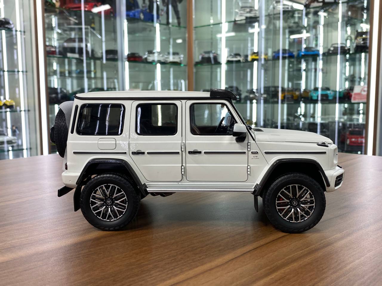 1/12 Diecast NZG Modelle GmbH Mercedes Benz AMG G 63 4x4 Pearl white |Full opening
