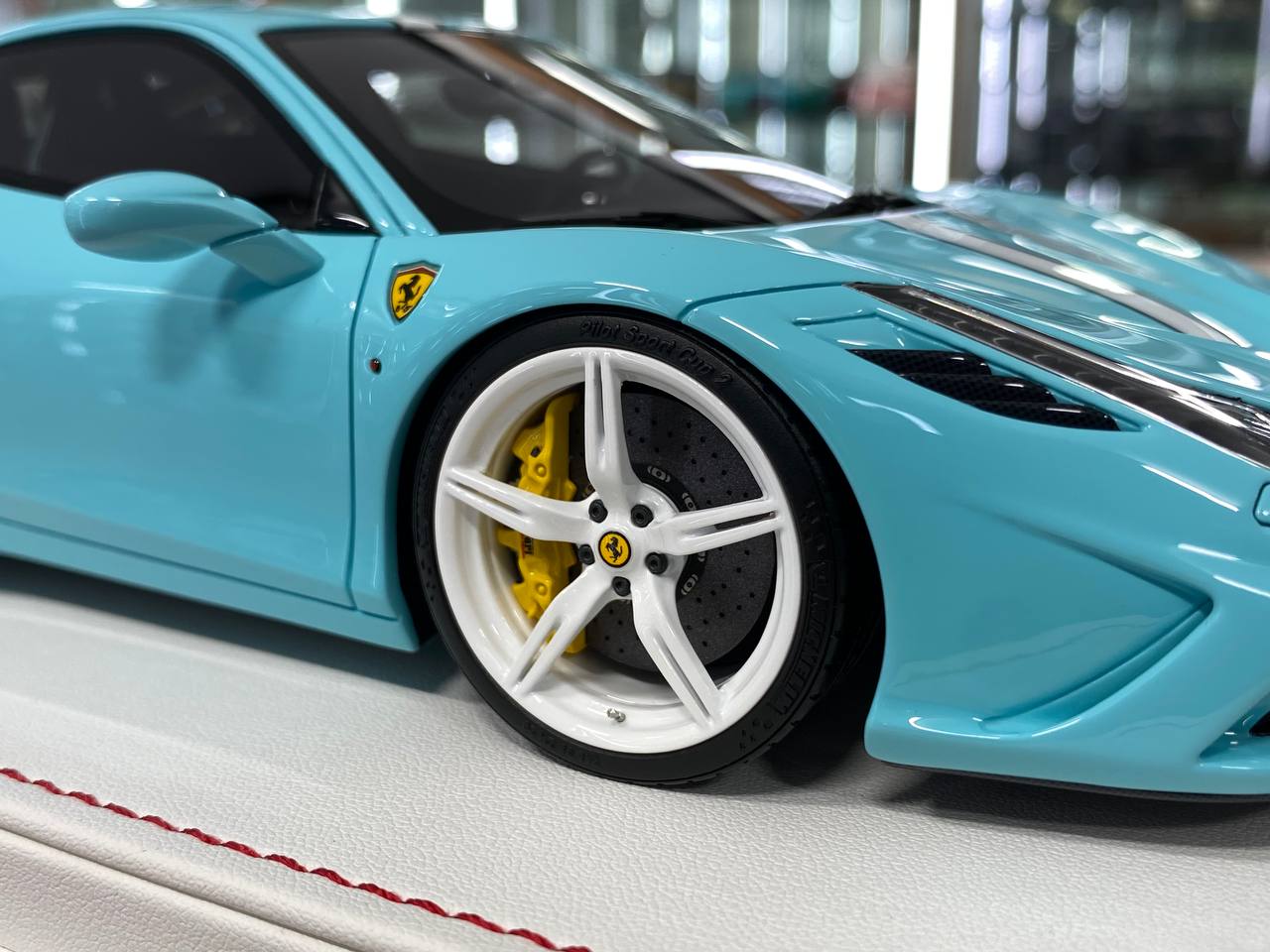 1/18 Resin Davis & Giovanni Ferrari 458 Speciale Tiffany Blue / White, Black Stripe Limited Edition: 20 pcs
