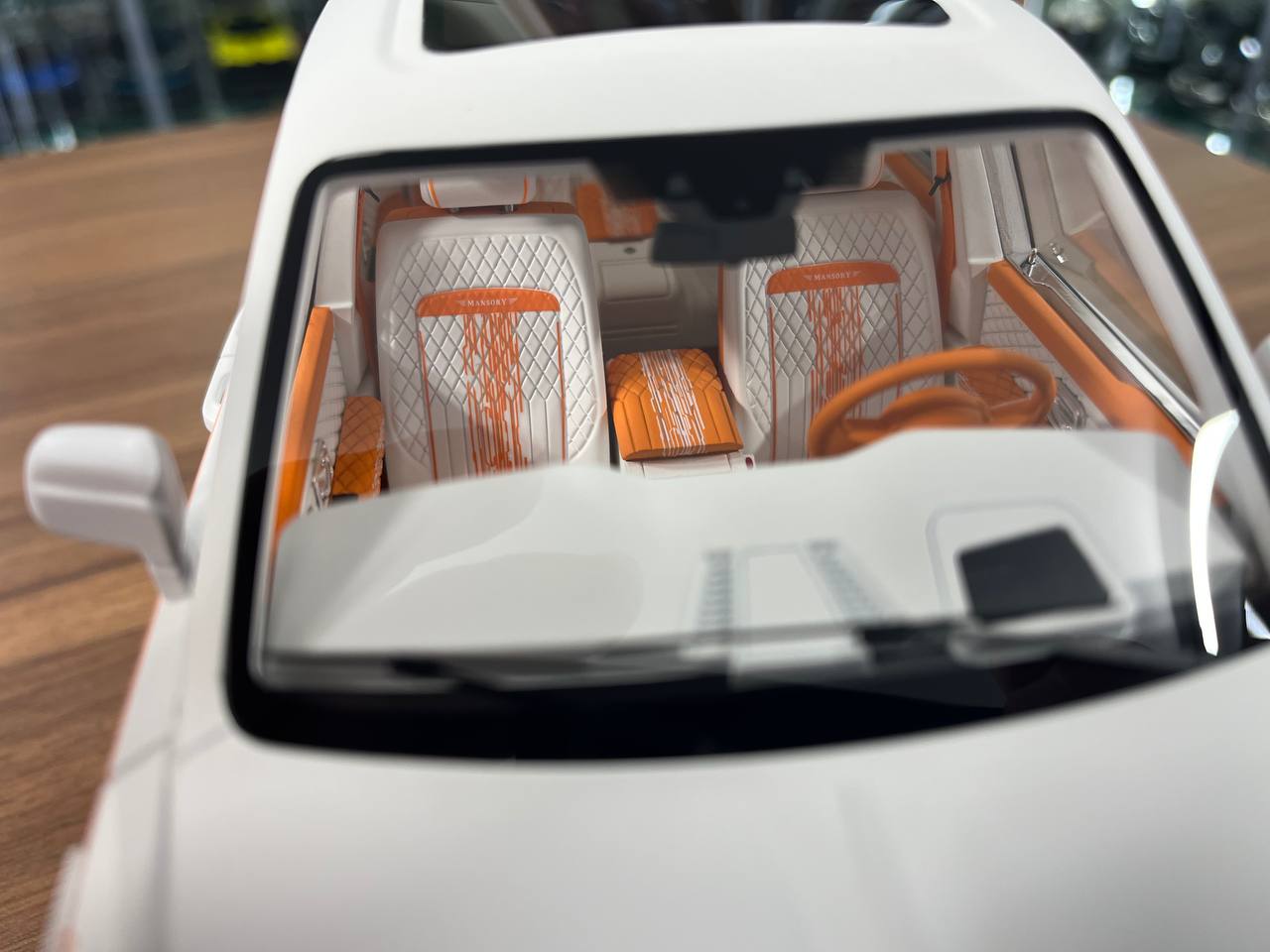 ★ 1/18 Davis & Giovanni Rolls Royce Cullinan Mansory – White / Orange | Limited to 03