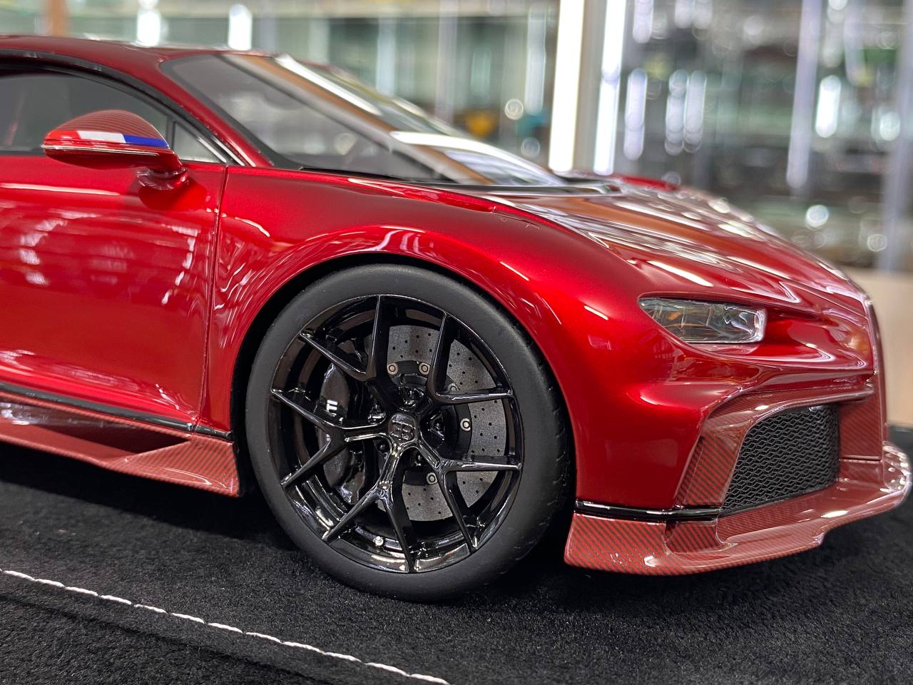 1/18 H&H Bugatti Chiron Pur Sport Pearl Red Carbon Fiber | Resin | Limited 30 pcs