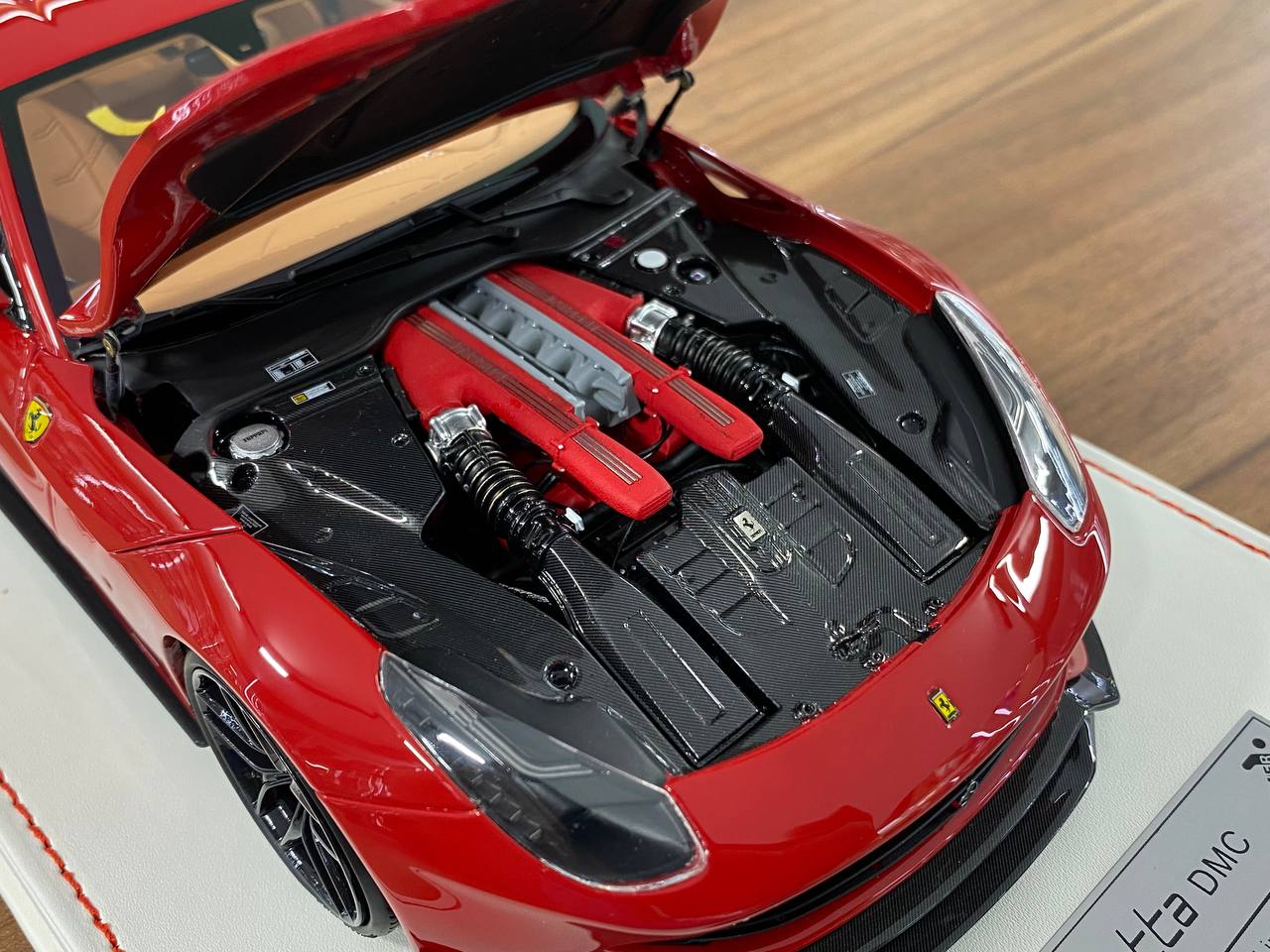 1/18 Resin( Hood Opens ) Runner Ferrari F12 Berlinetta DMC Limited 99 pcs Red