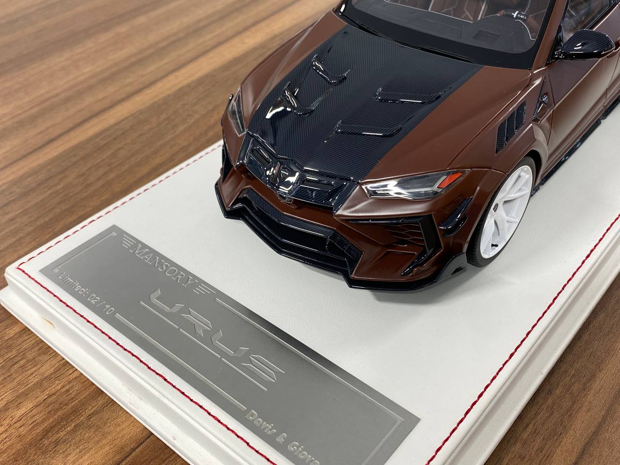 1/18 Resin Lamborghini Urus MANSORY Davis & Giovanni Gloss Brown
