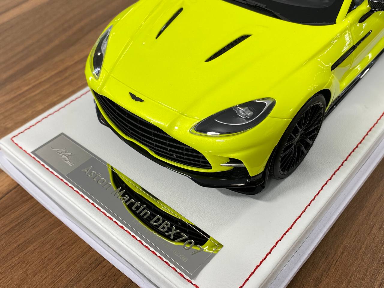 1/18 Resin IVY Model Aston Martin DBX707 Lime Essence Limited 30 pcs