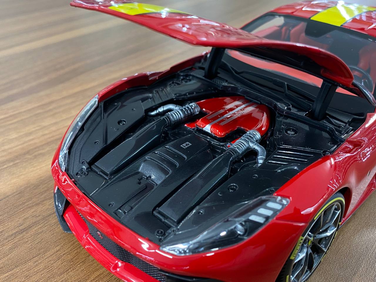 1/18 Diecast Full opening Bburago Signature Series  Ferrari 812 Competizione Red / Yellow stripe