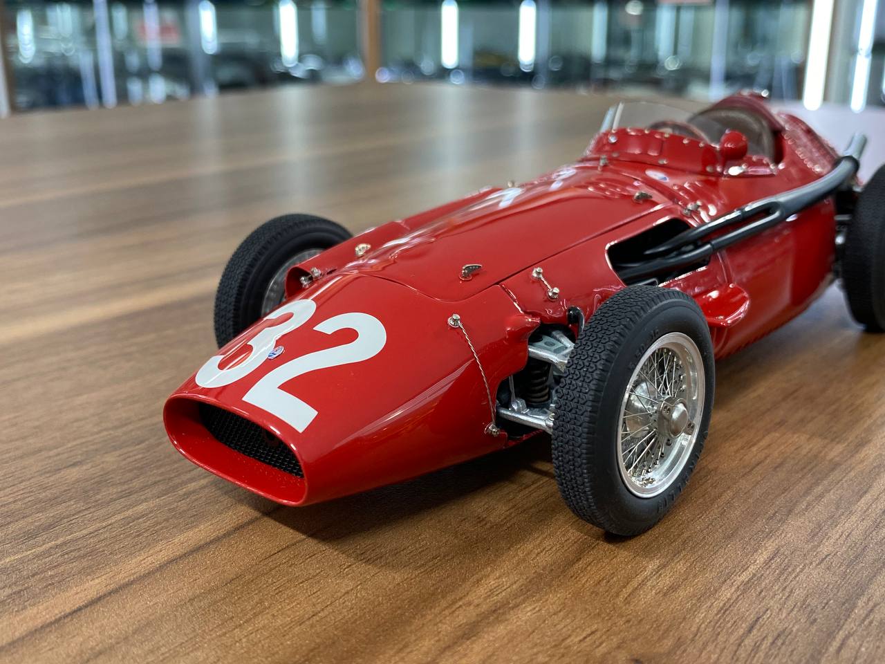 CMC Maserati 250 F GP Monaco, 1957 Sieger J.M Fangio, Start Nr. 32 [1/18 Red Diecast]