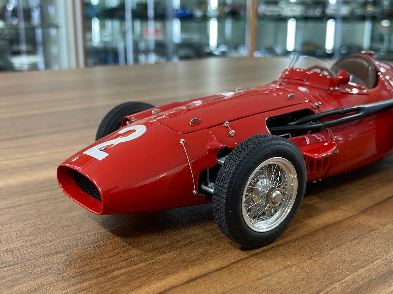 CMC Maserati 250 F GP Frankreich 1957, Winner JM. Fangio #2 [1/18 Diecast]