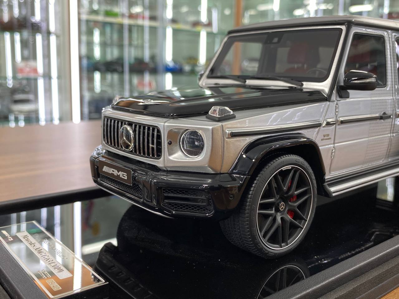 MotorHelix Mercedes-Benz G63 AMG 2019 - 1/18 Resin Model - Silver Black